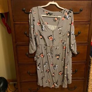 TORRID Women's Gray 3/4 Sleeve Floral Zip Front Dress Size 2